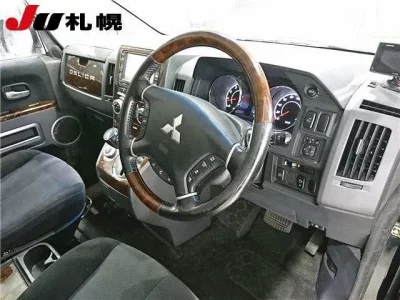 Mitsubishi DELICA D5