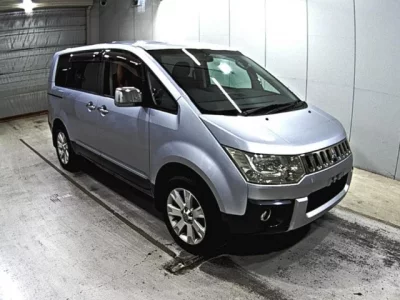 Mitsubishi DELICA D5