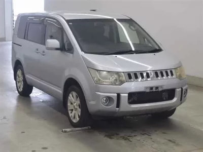 Mitsubishi DELICA D5