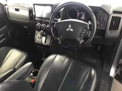 Mitsubishi DELICA D5