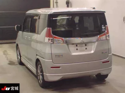 Mitsubishi DELICA D2
