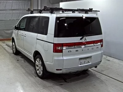Mitsubishi DELICA D5