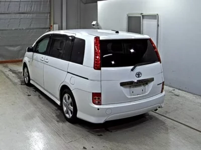Toyota ISIS