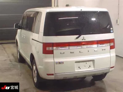 Mitsubishi DELICA D5