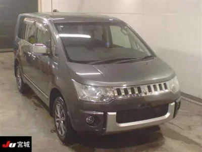 Mitsubishi DELICA D5