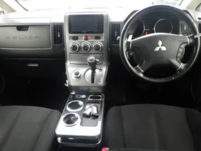 Mitsubishi DELICA D5