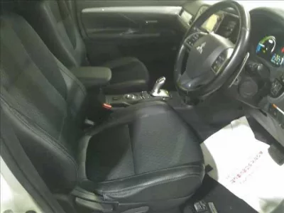 Mitsubishi OUTLANDER PHEV