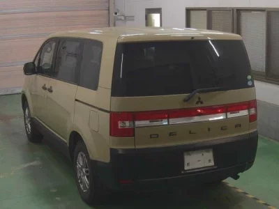 Mitsubishi DELICA D5