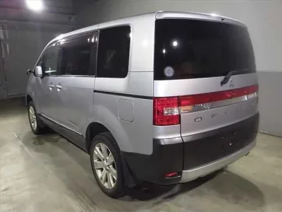 Mitsubishi DELICA D5