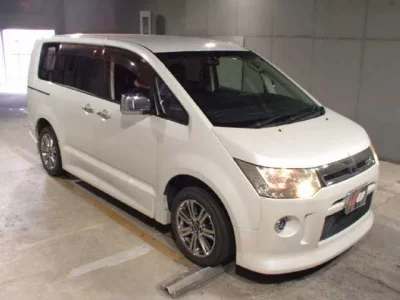 Mitsubishi DELICA D5