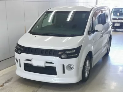 Mitsubishi DELICA D5