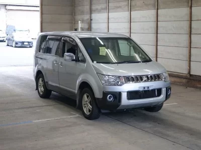 Mitsubishi DELICA D5