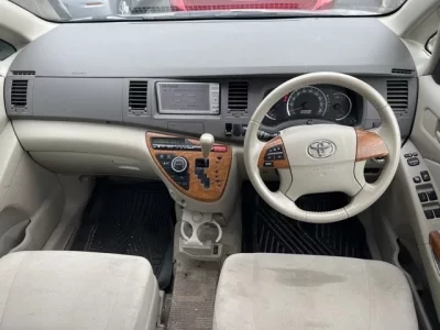 Toyota ISIS