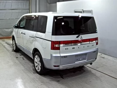 Mitsubishi DELICA D5