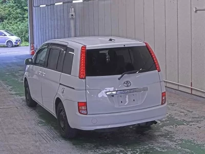 Toyota ISIS