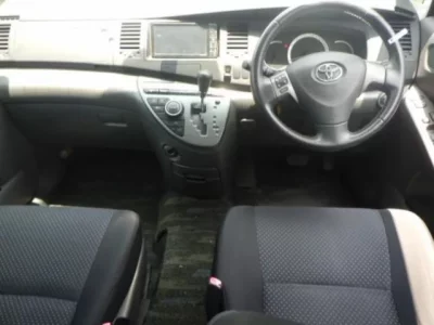 Toyota ISIS