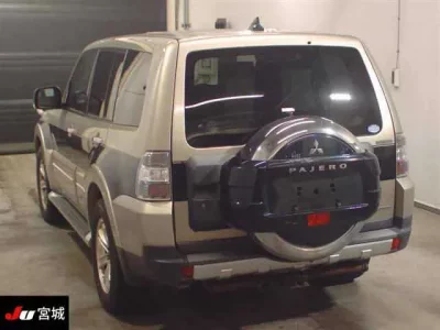 Mitsubishi PAJERO