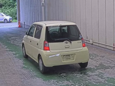 Daihatsu Esse