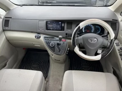 Toyota ISIS