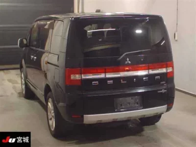 Mitsubishi DELICA D5