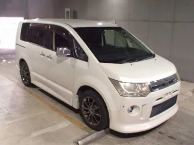 Mitsubishi DELICA D5