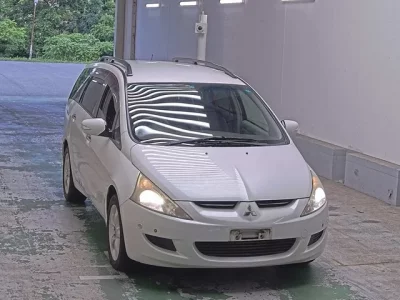 Mitsubishi GRANDIS