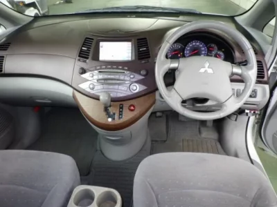 Mitsubishi GRANDIS