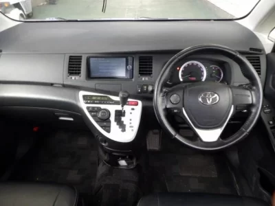 Toyota ISIS