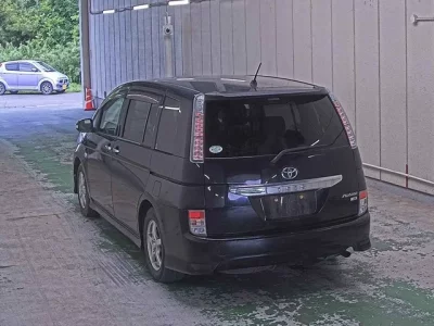 Toyota ISIS