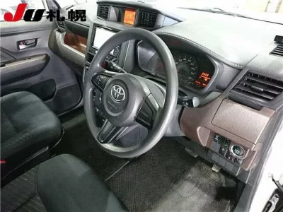 Toyota TANK