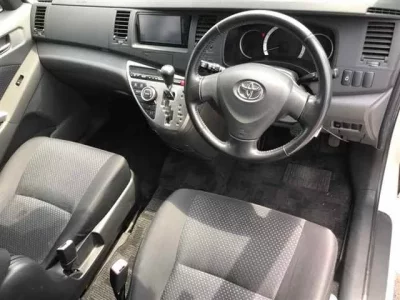 Toyota ISIS