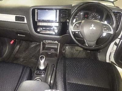 Mitsubishi OUTLANDER PHEV