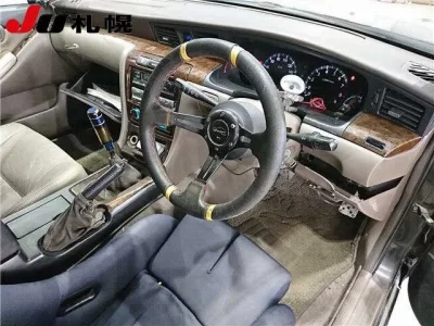 Nissan LAUREL