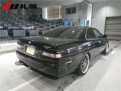 Nissan LAUREL