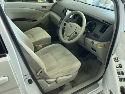 Toyota ISIS