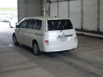 Toyota ISIS