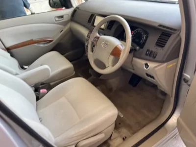 Toyota ISIS