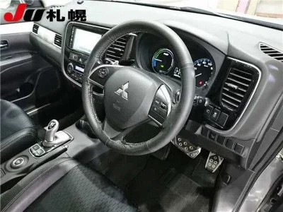 Mitsubishi OUTLANDER PHEV