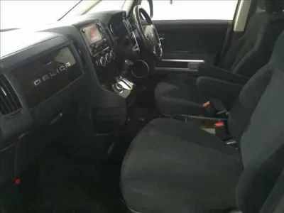 Mitsubishi DELICA D5