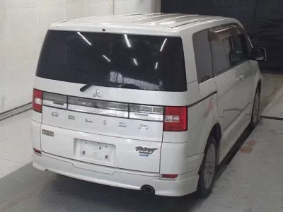 Mitsubishi DELICA D5