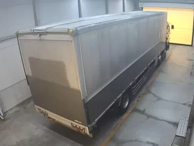 Isuzu TRUCK