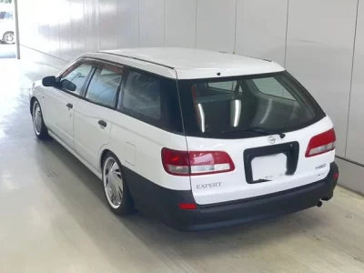 Nissan EXPERT