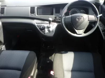 Toyota ISIS