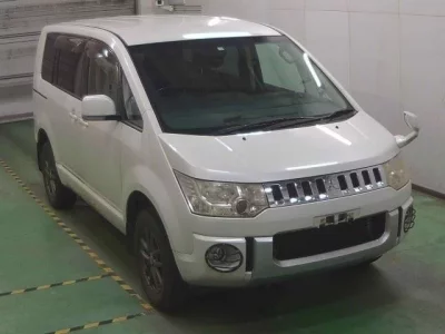 Mitsubishi DELICA D5