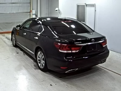 Lexus LS