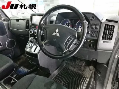 Mitsubishi DELICA D5