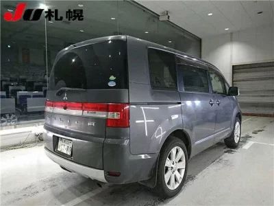Mitsubishi DELICA D5