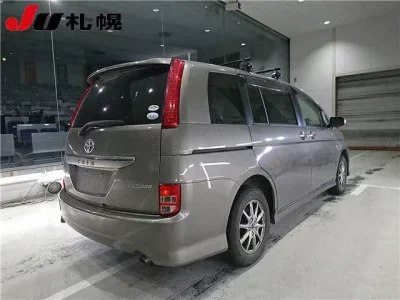 Toyota ISIS