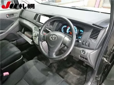 Toyota ISIS