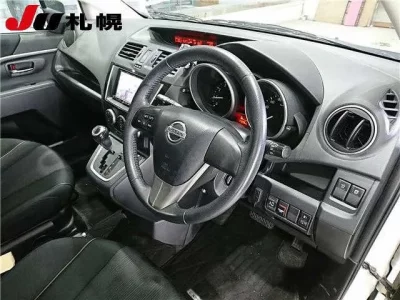 Nissan LAFESTA